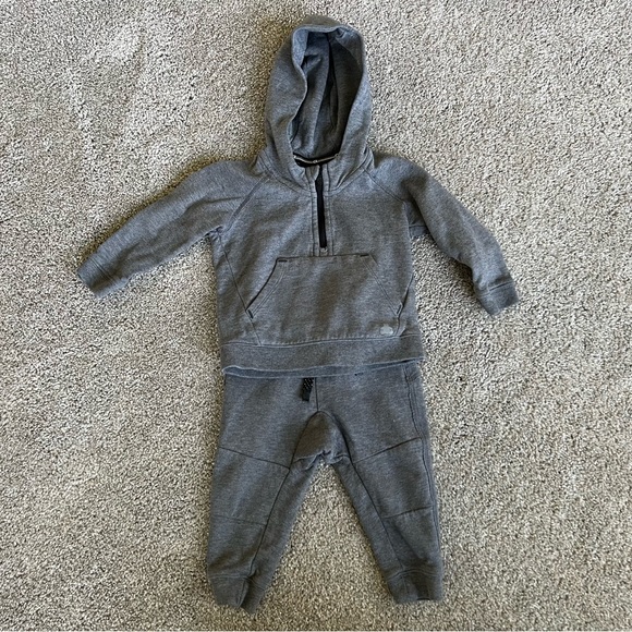 BOYS GAP 1/4 ZIP GRAY HOODED SWEATSHIRT AND SWEATPANTS SET - SZ 12-18 M - Picture 1 of 7